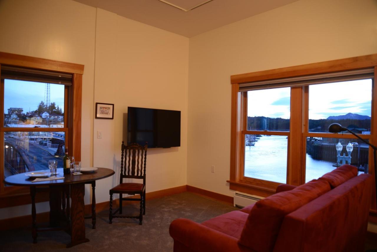 At Creek Street Inn 2*