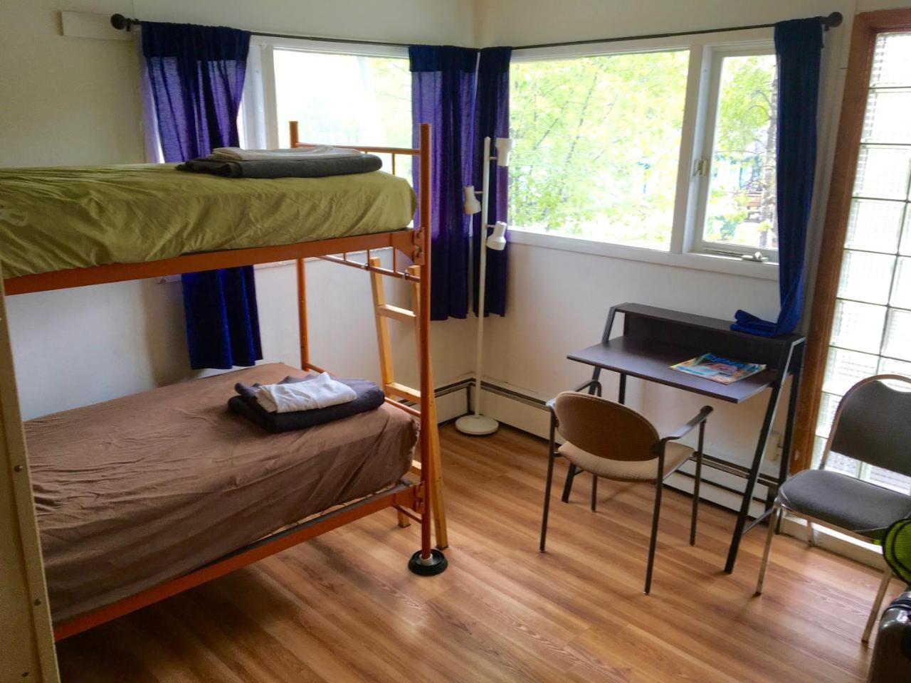 Base Camp Hostel *