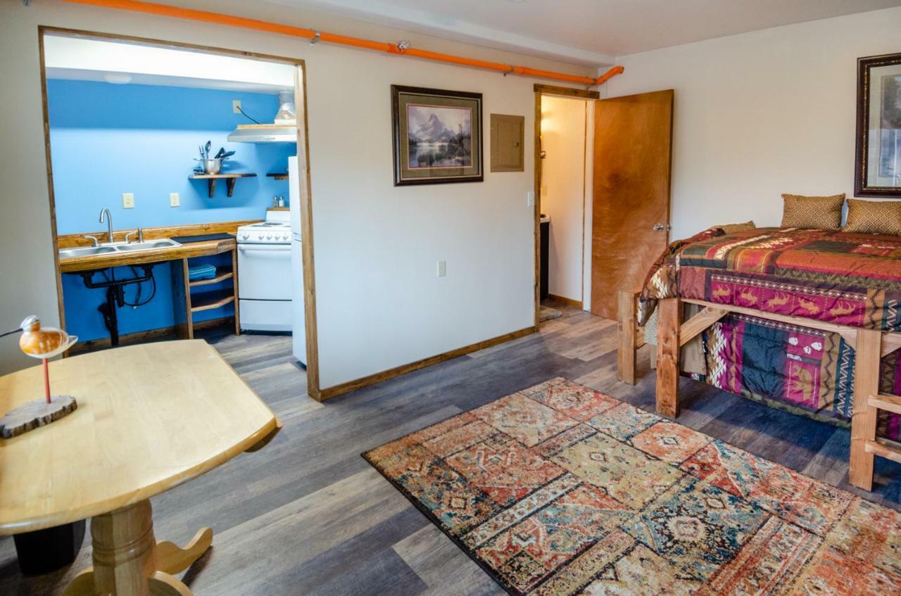 Red Door Homestay Homer