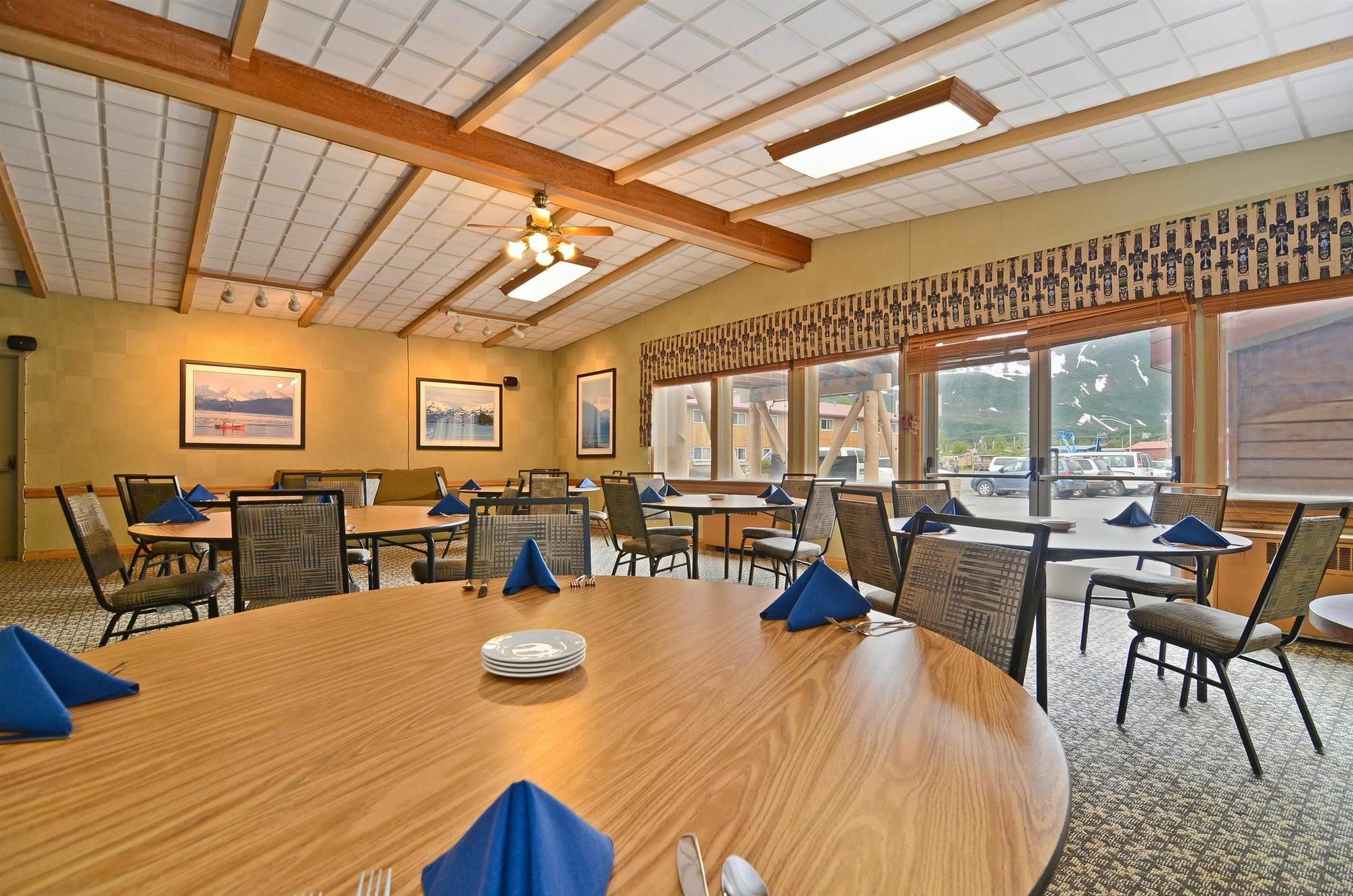 Western Harbor Hotel