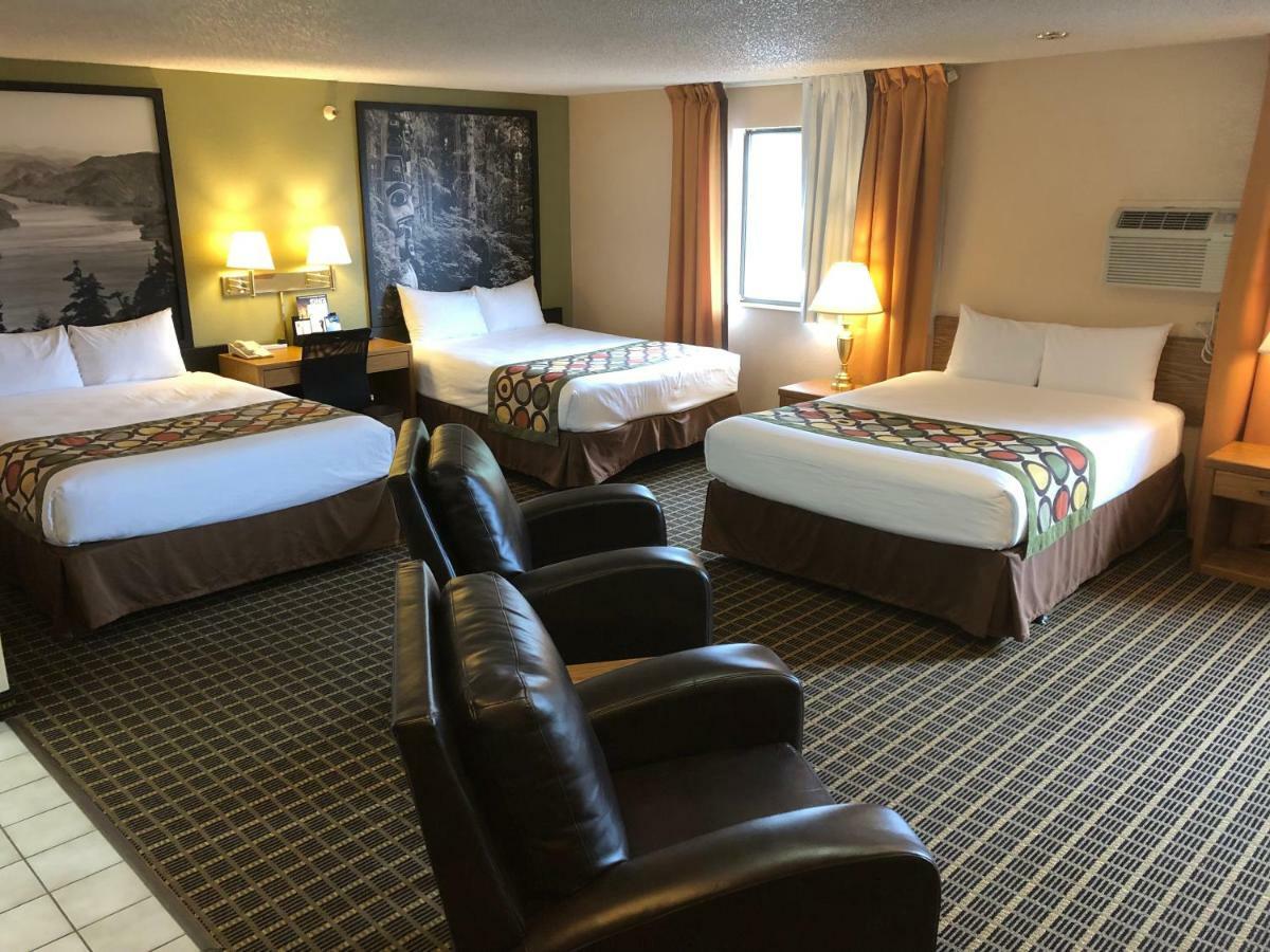 Super 8 By Wyndham Hotel