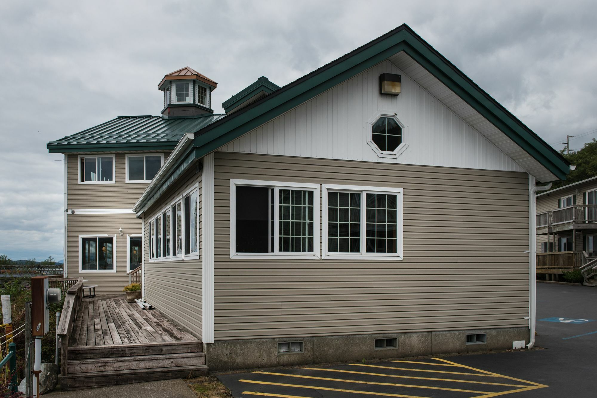 The Ketch Hotel 2*