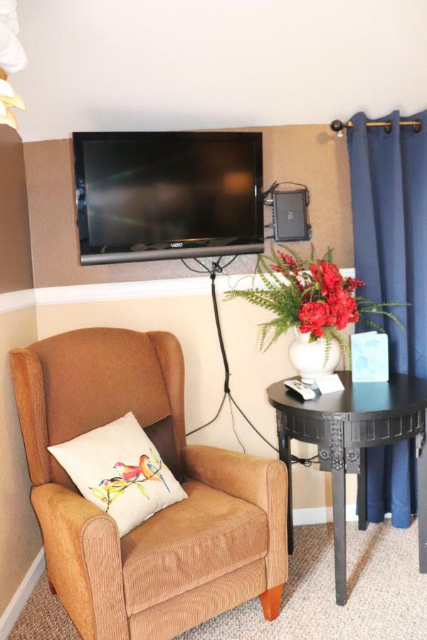 White House On The Waterfront Inn 2*