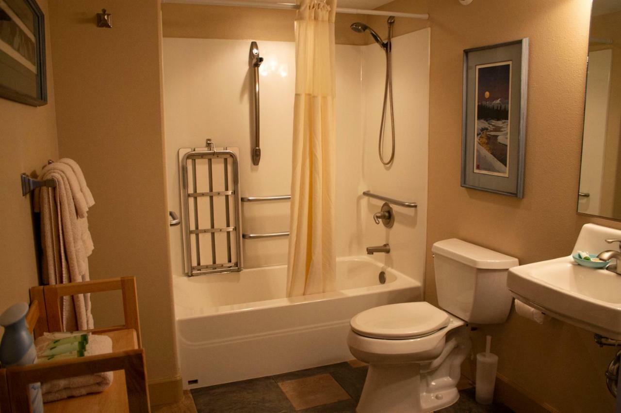 Otter Lodges Aparthotel 4*