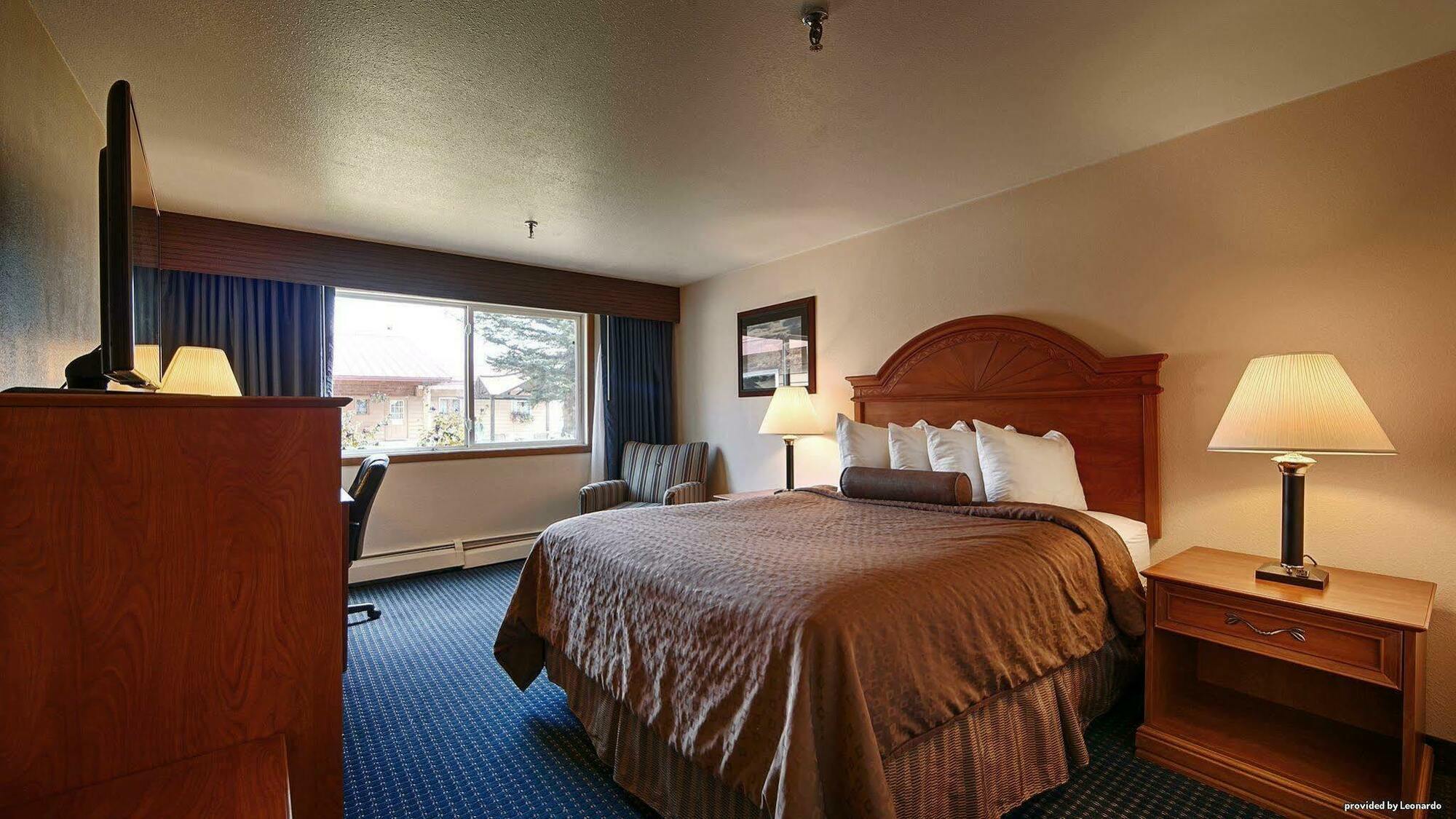 Western Harbor Hotel