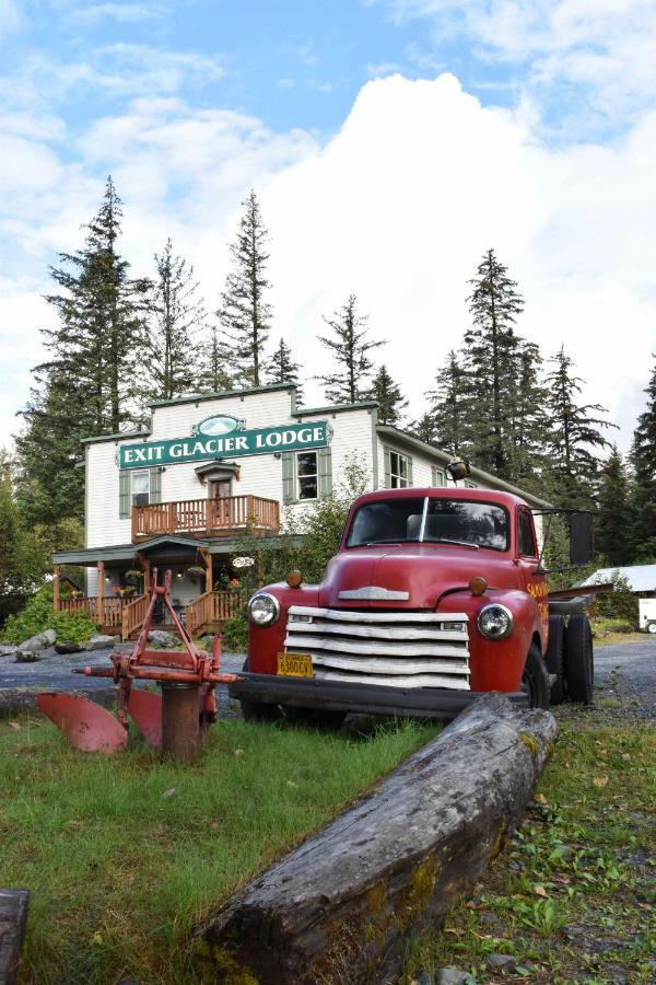 Exit Glacier Lodge *