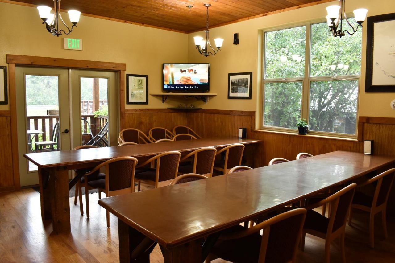 Exit Glacier Lodge *