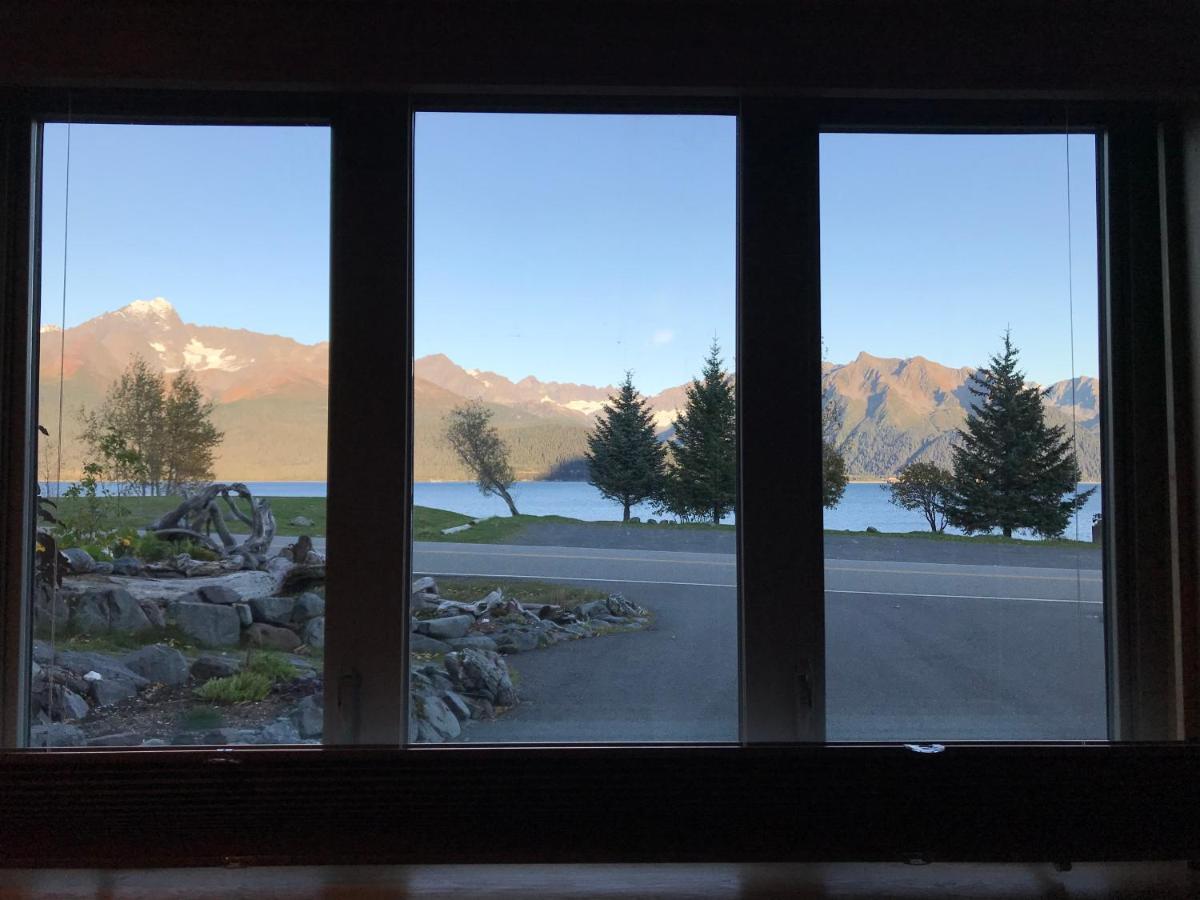Front Row Seward