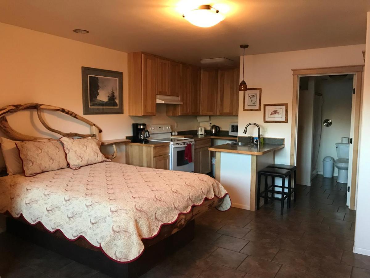 Front Row Bed & Breakfast