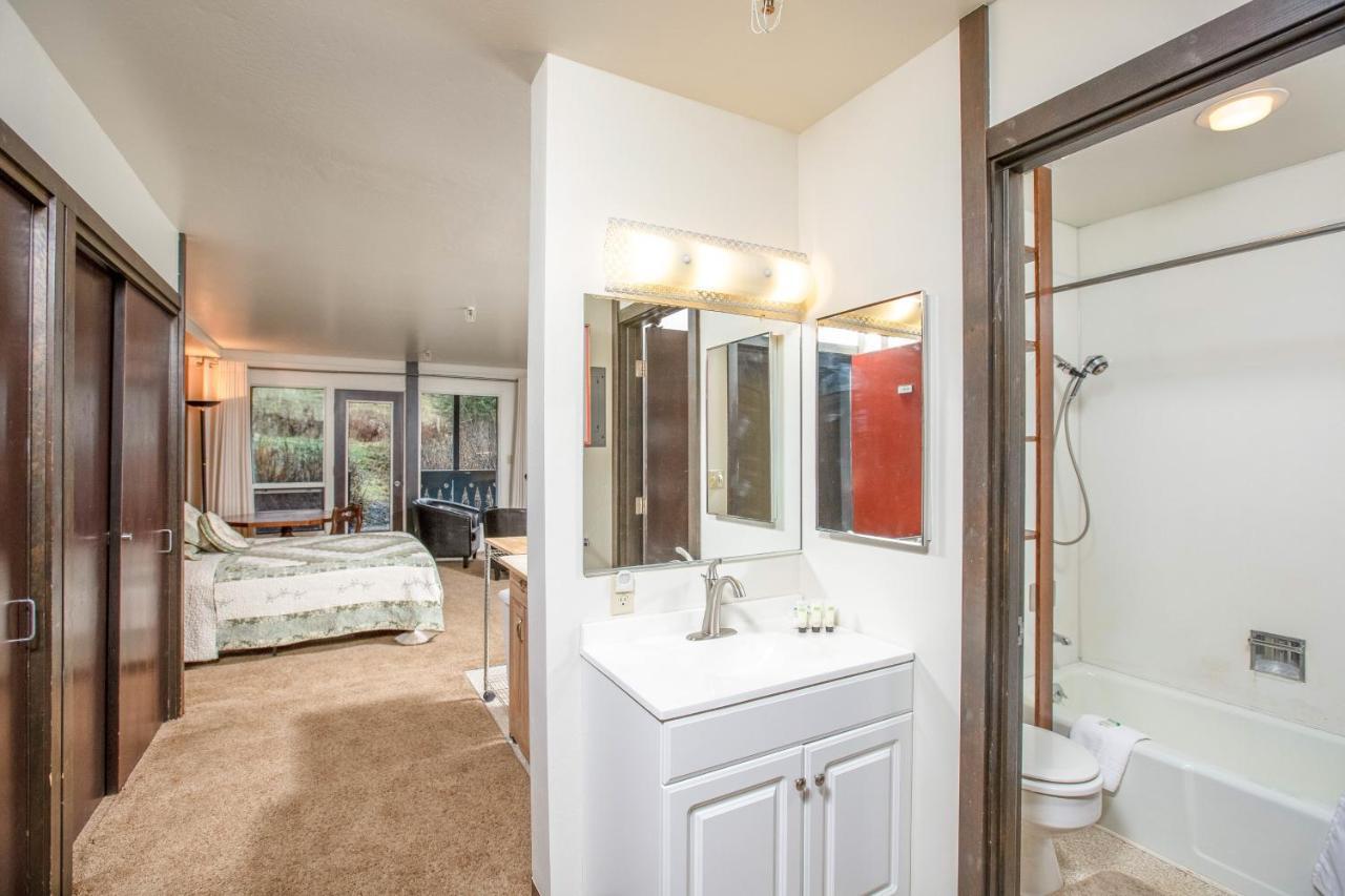 East #208 Girdwood