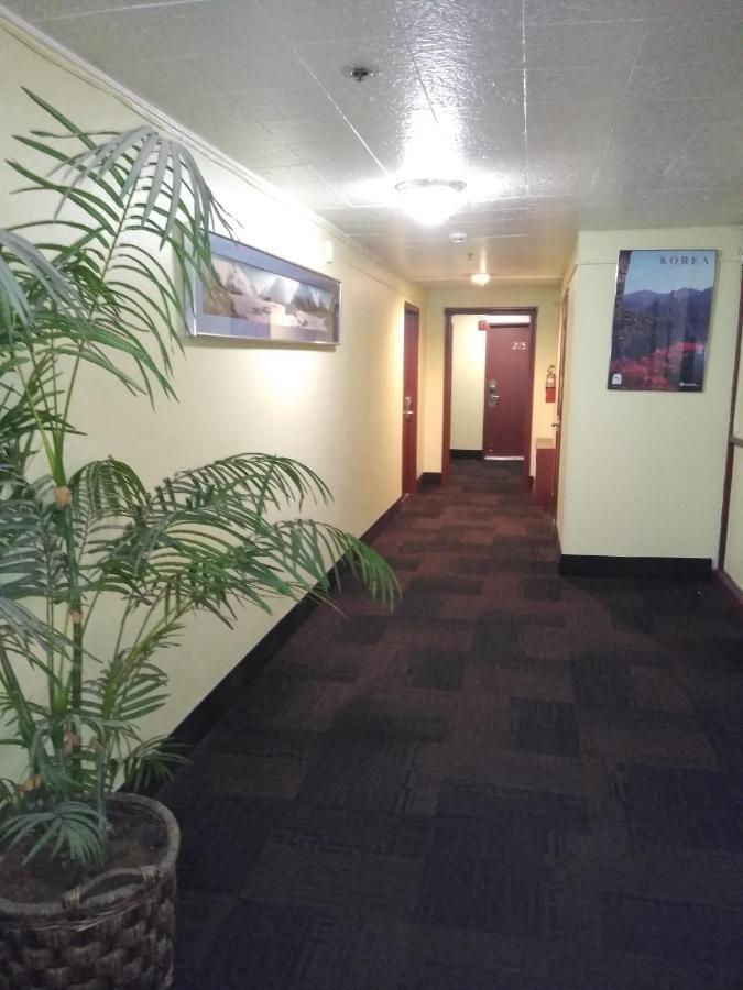 Econo Hotel