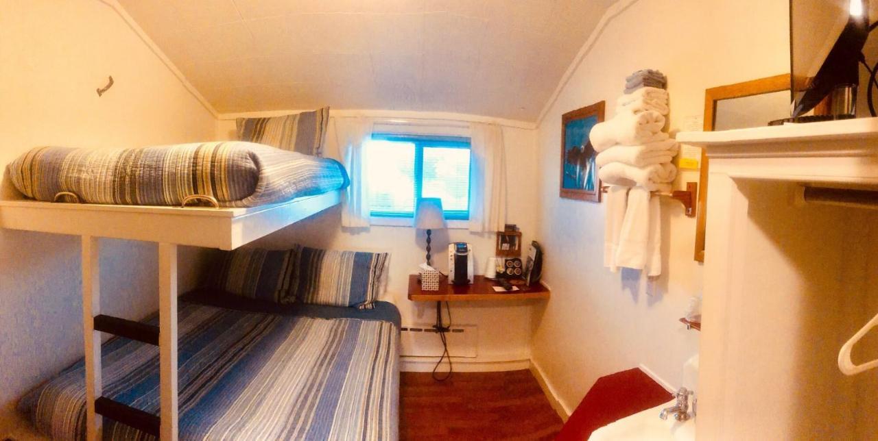 Driftwood Inn 2*