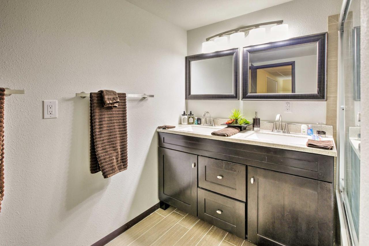 Lakefront Unit, 1 Mile To Pioneer Park! Holiday home