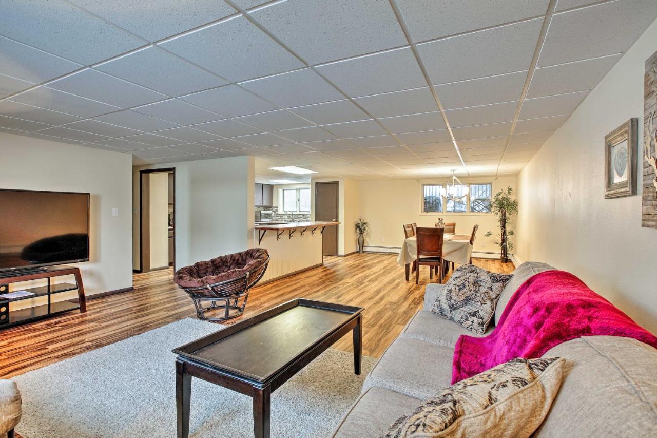 Lakefront Unit, 1 Mile To Pioneer Park! Holiday home