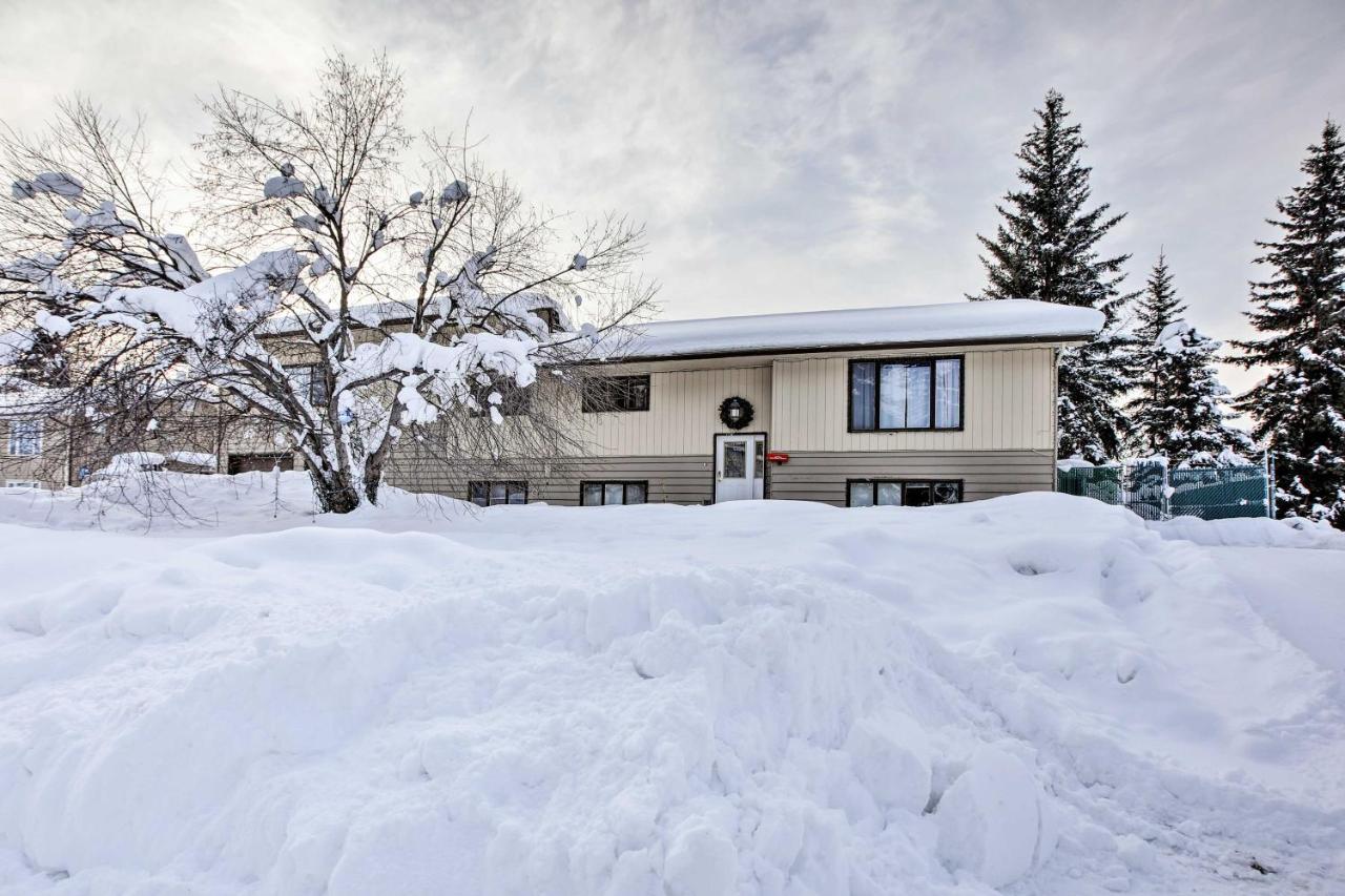 Lakefront Unit, 1 Mile To Pioneer Park! Holiday home