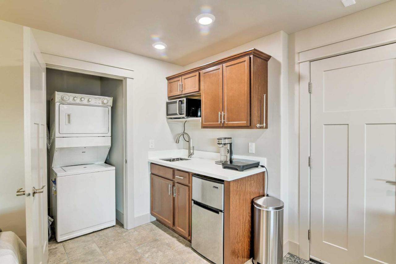 Getaway With Mtn Views Less Than 5 Mi To Zoo! Apartment
