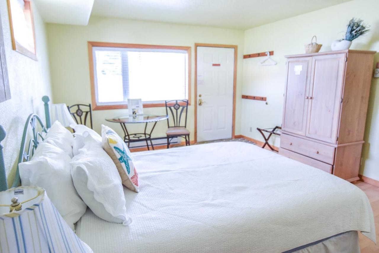 Sea Treasures Motel 3*