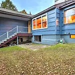 Downtown Anchorage Home, 1 Block To Coastal Trail!