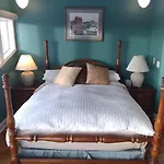 Alaska Sundance Retreat Bed & Breakfast