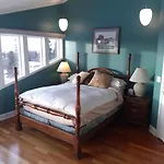 Alaska Sundance Retreat Bed & Breakfast