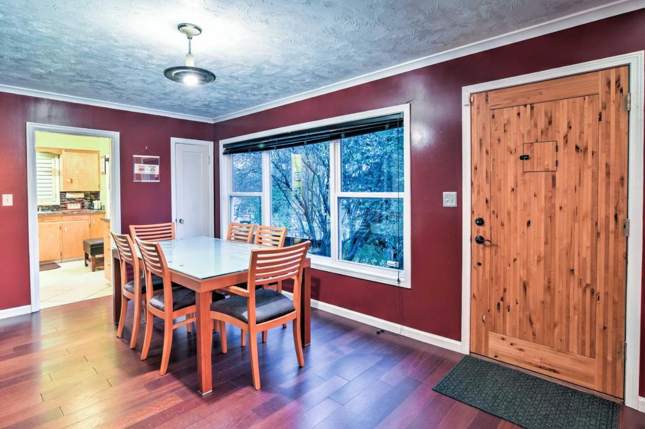 Holiday home Downtown Home, 1 Block To Coastal Trail!
