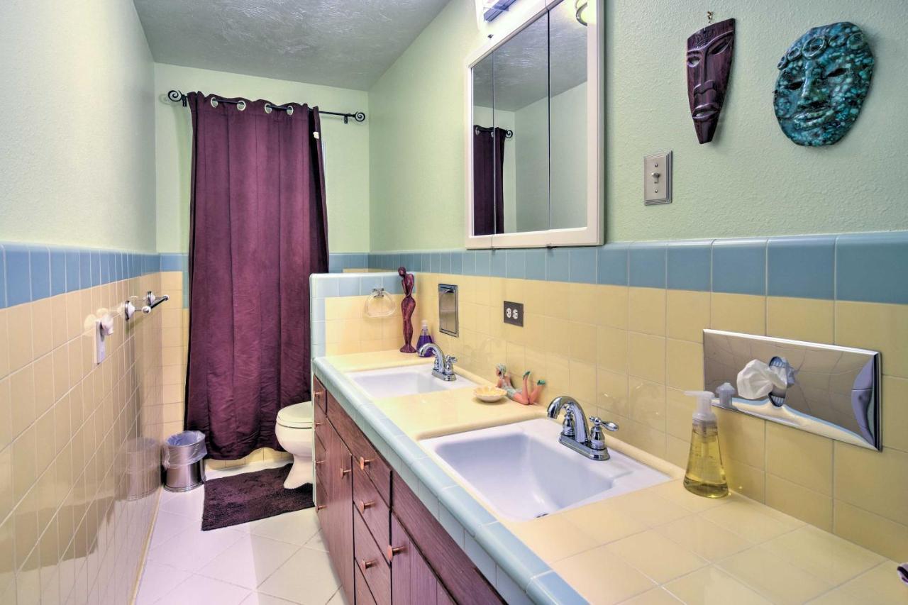 Downtown Home, 1 Block To Coastal Trail!