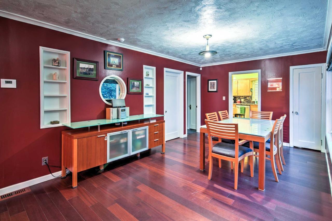 Holiday home Downtown Home, 1 Block To Coastal Trail! *
