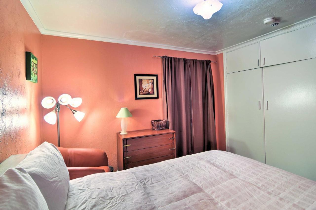 Downtown Home, 1 Block To Coastal Trail! Holiday home