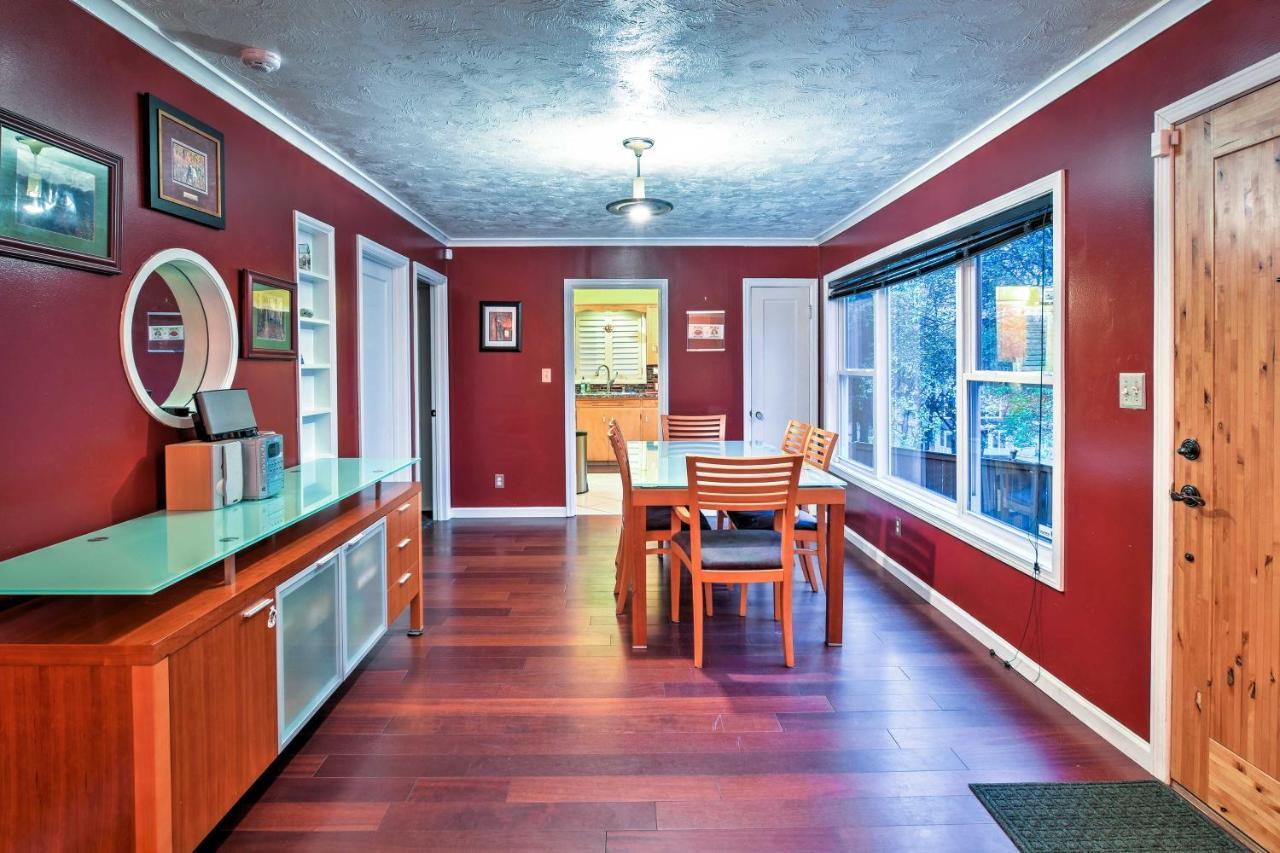 Downtown Home, 1 Block To Coastal Trail!