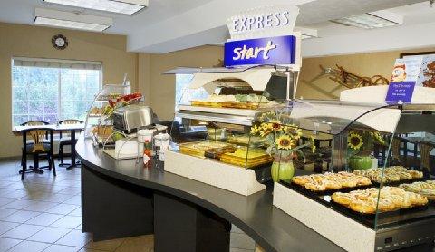 Wyndham Garden Airport 3*
