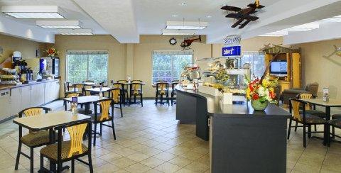 Hotel Wyndham Garden Airport 3*