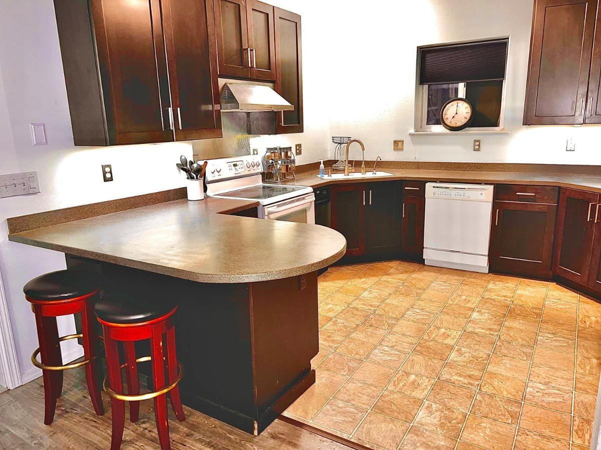 Apartamento Newly Remodeled Spacious Units, Minutes From Mountains, Inlet, Downtown And Airport Anchorage