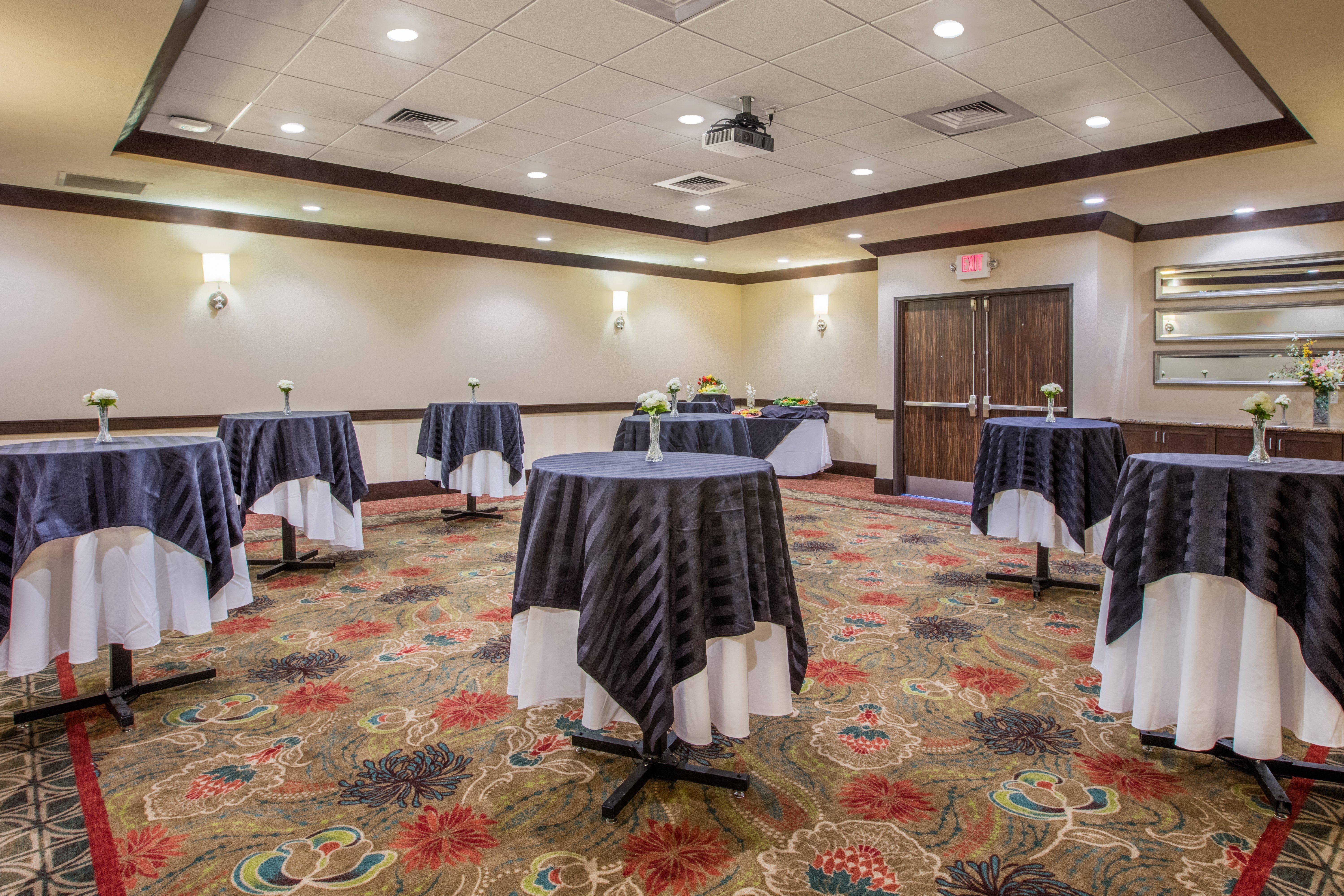 Crowne Plaza Anchorage-midtown By Ihg Hotel Anchorage