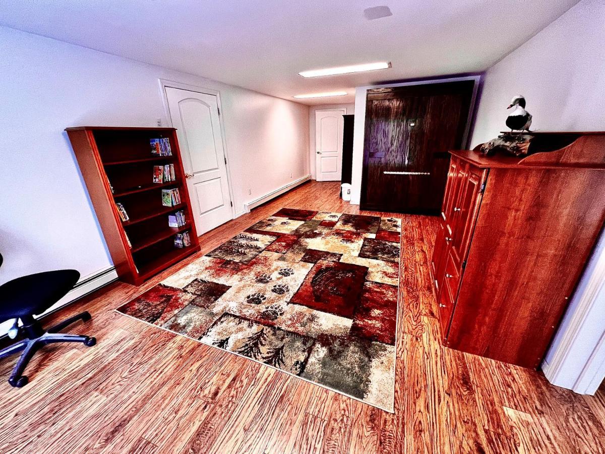 Newly Remodeled Spacious Units, Minutes From Mountains, Inlet, Downtown And Airport Apartamento