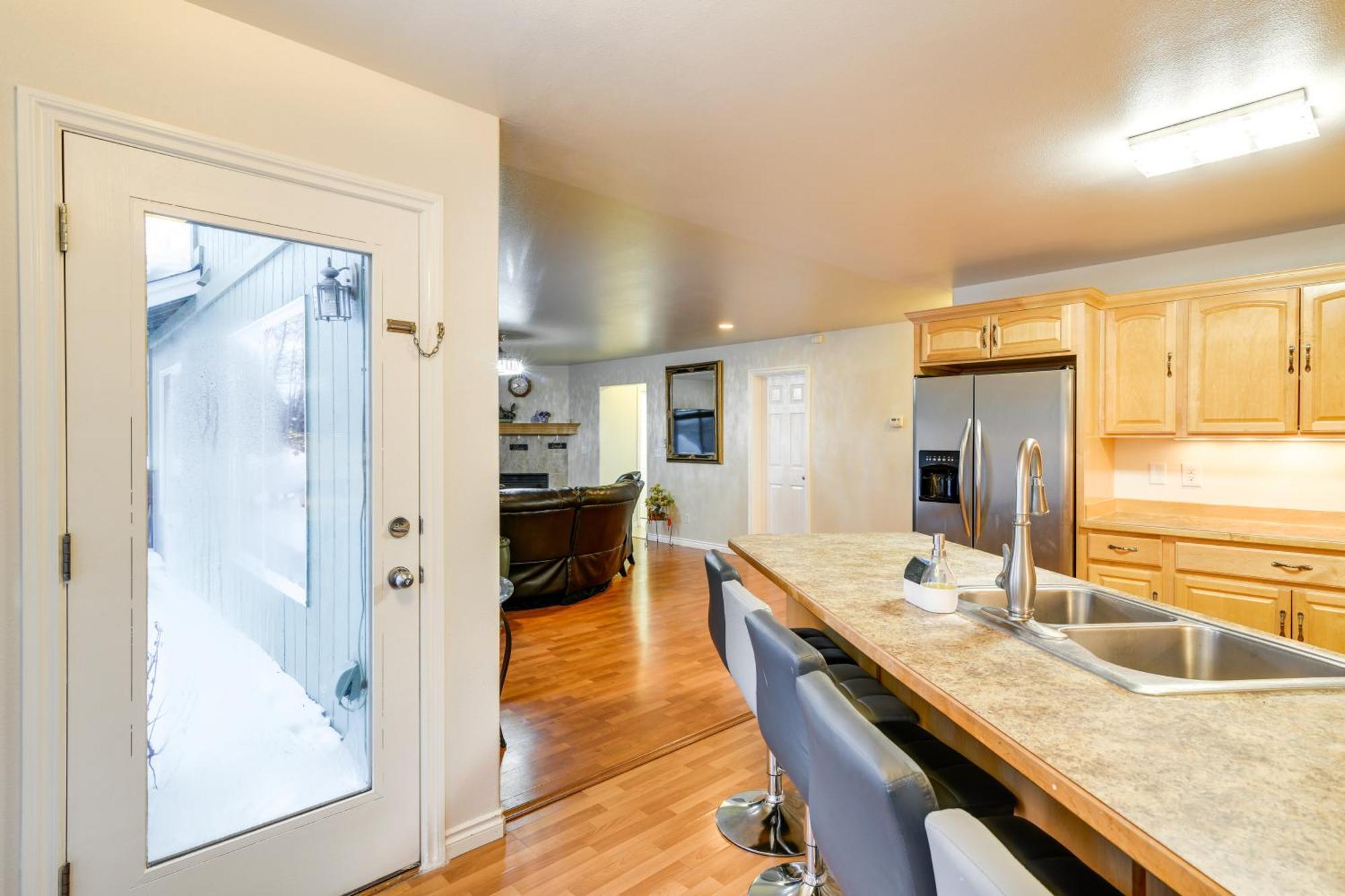 Holiday home 4 Mi To Alaska Zoo! *