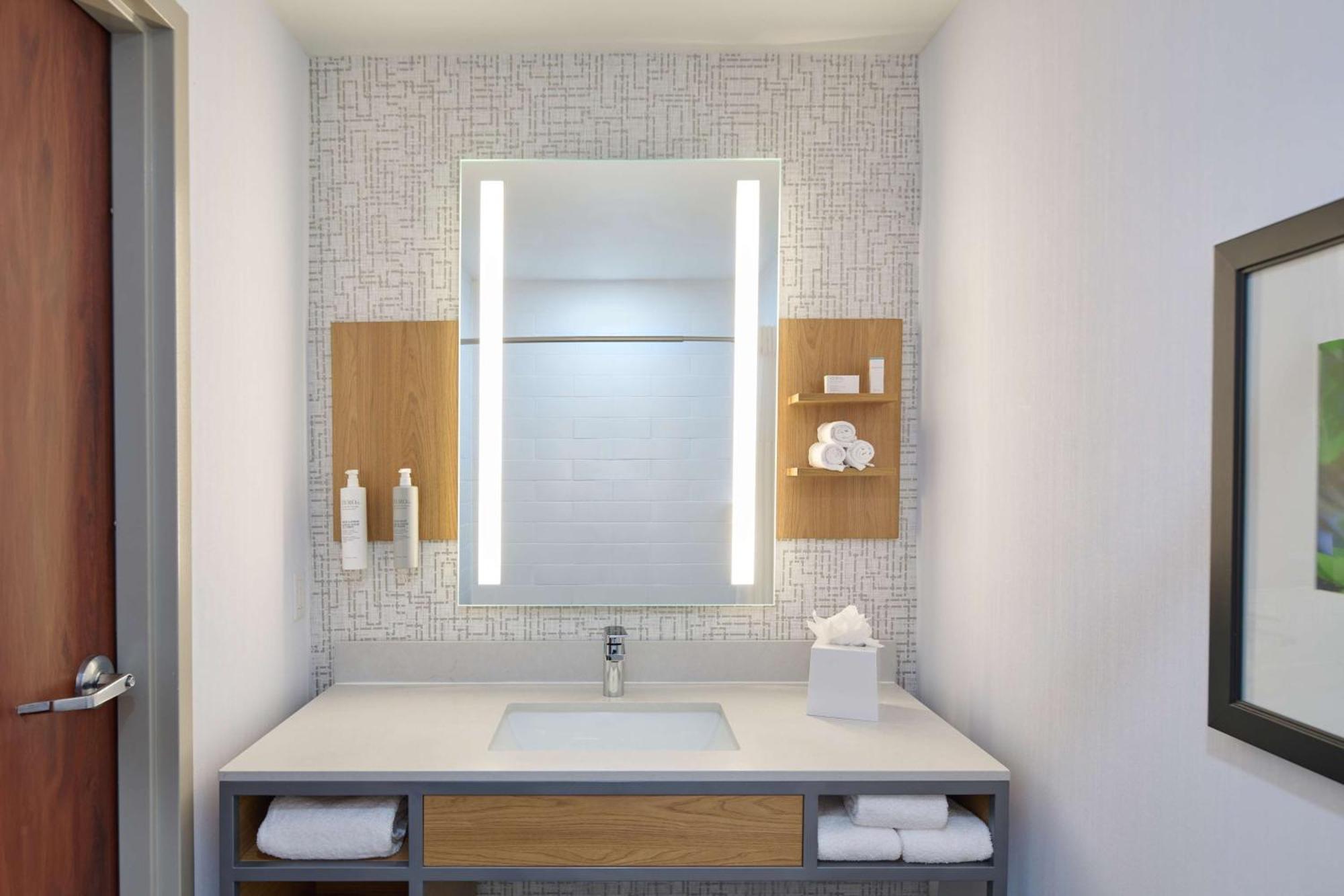 Hilton Garden Hotel 3*