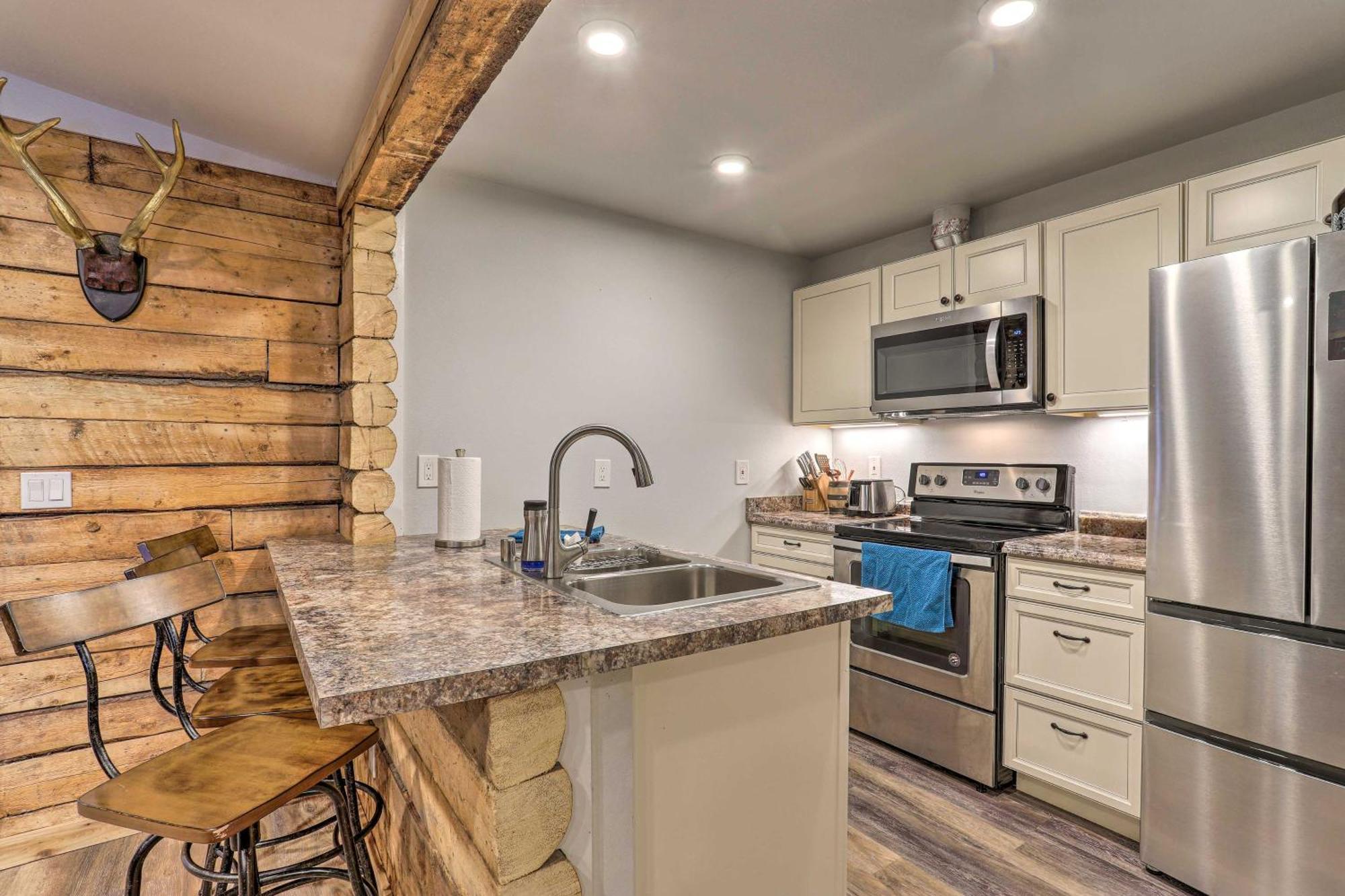 Apartment Rustic Hideaway Walk To Coastal Trail! *