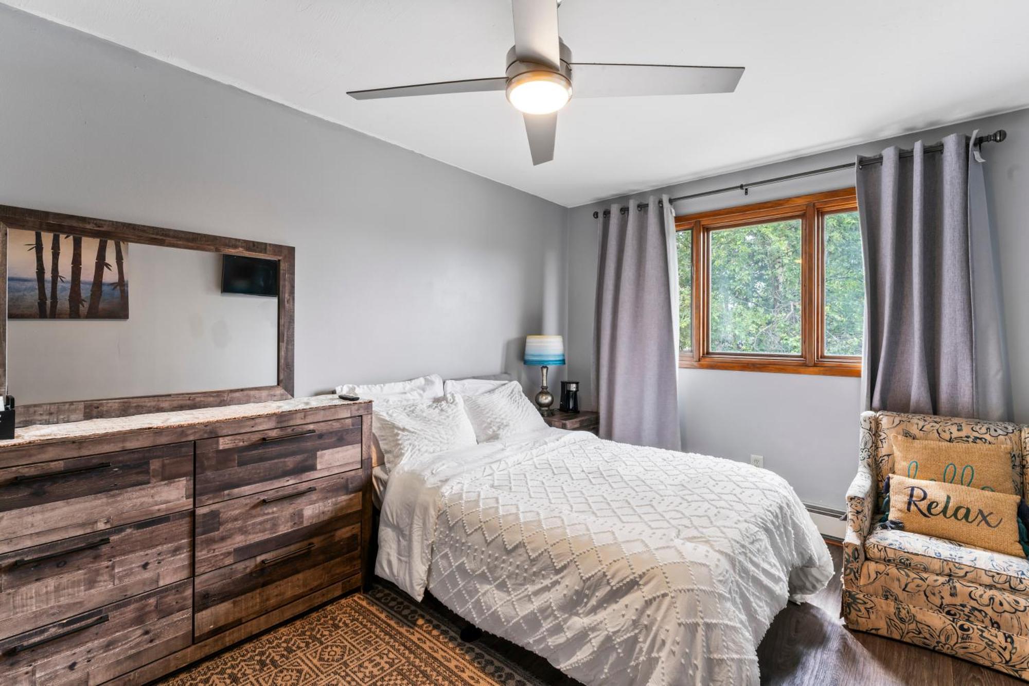 Quiet And Comfortable Deluxe Bed & Breakfast