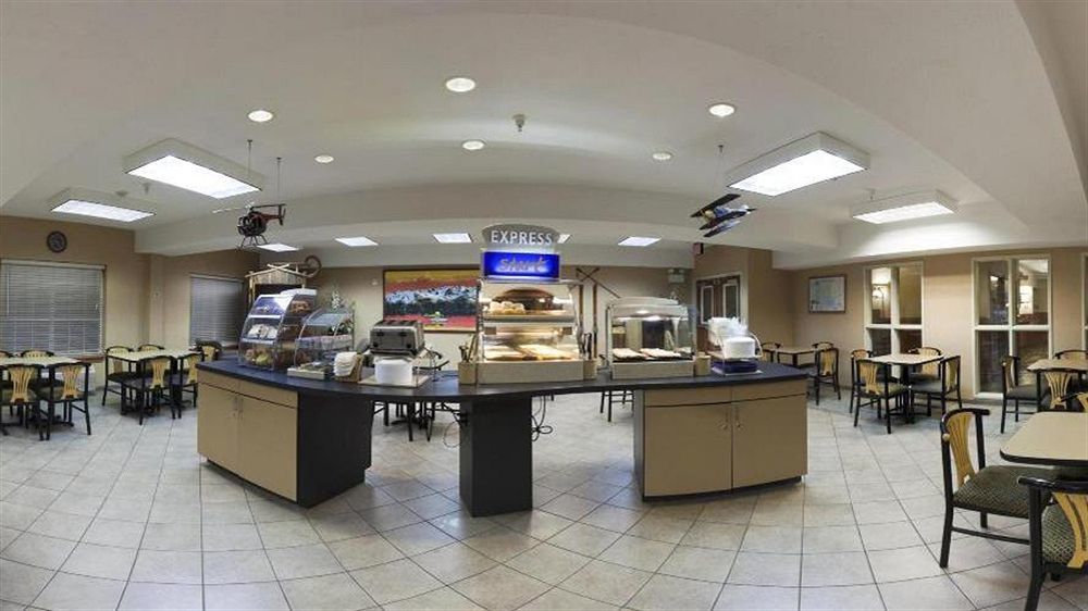 Hotel Wyndham Garden Airport 3*