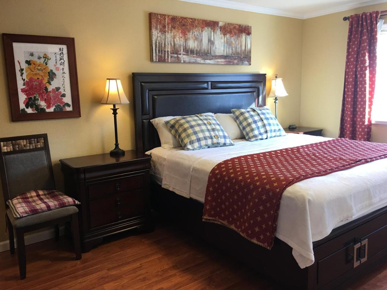 Reflection Lake Bed & Breakfast *
