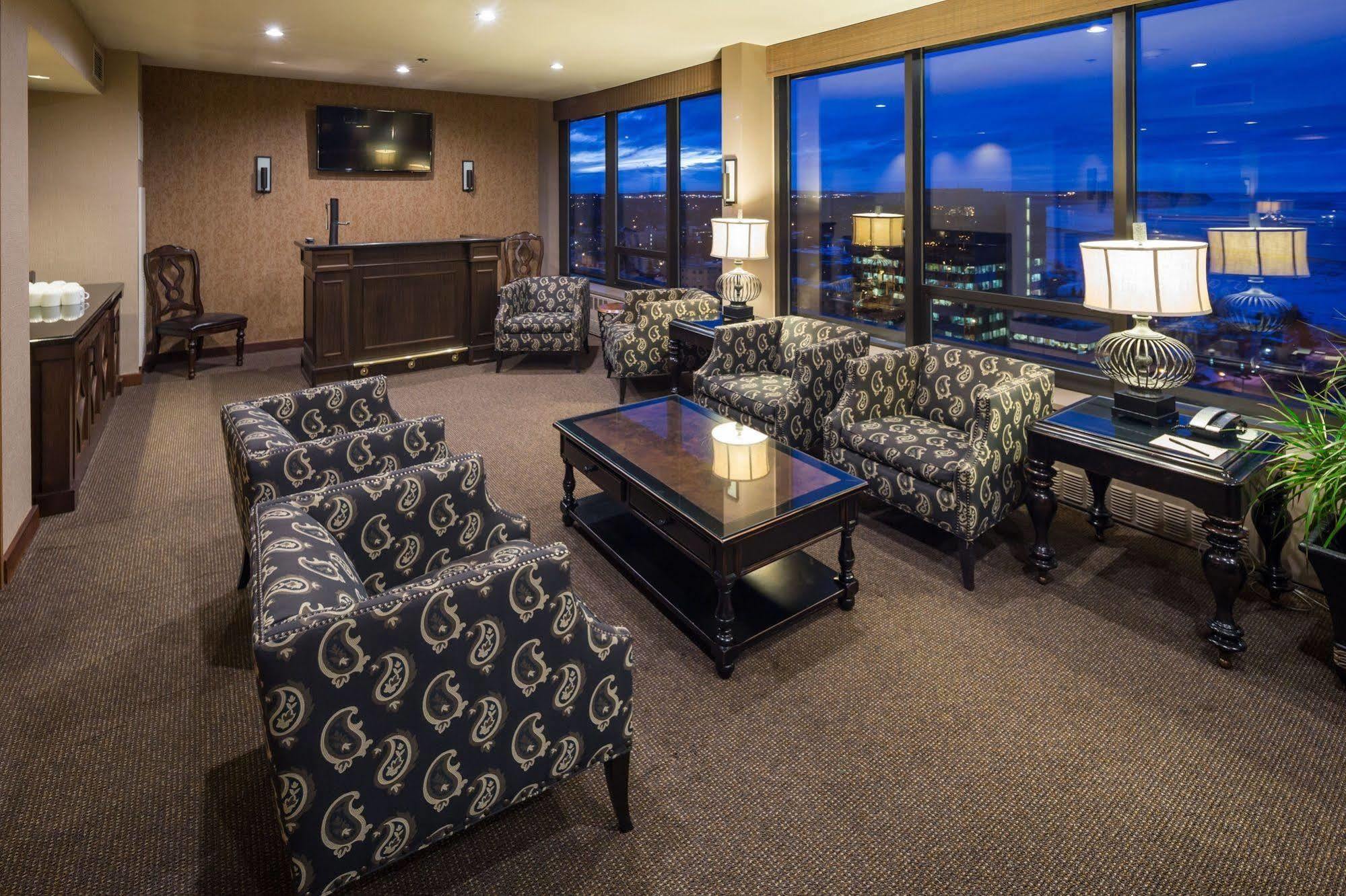 The Captain Cook Hotel Anchorage